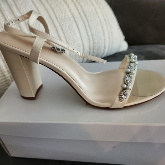 Wedding heels - Picture 3 of 4